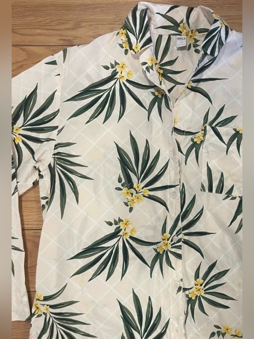 Only Floral Print pink and Green button up womens Shirt XS 100% coton